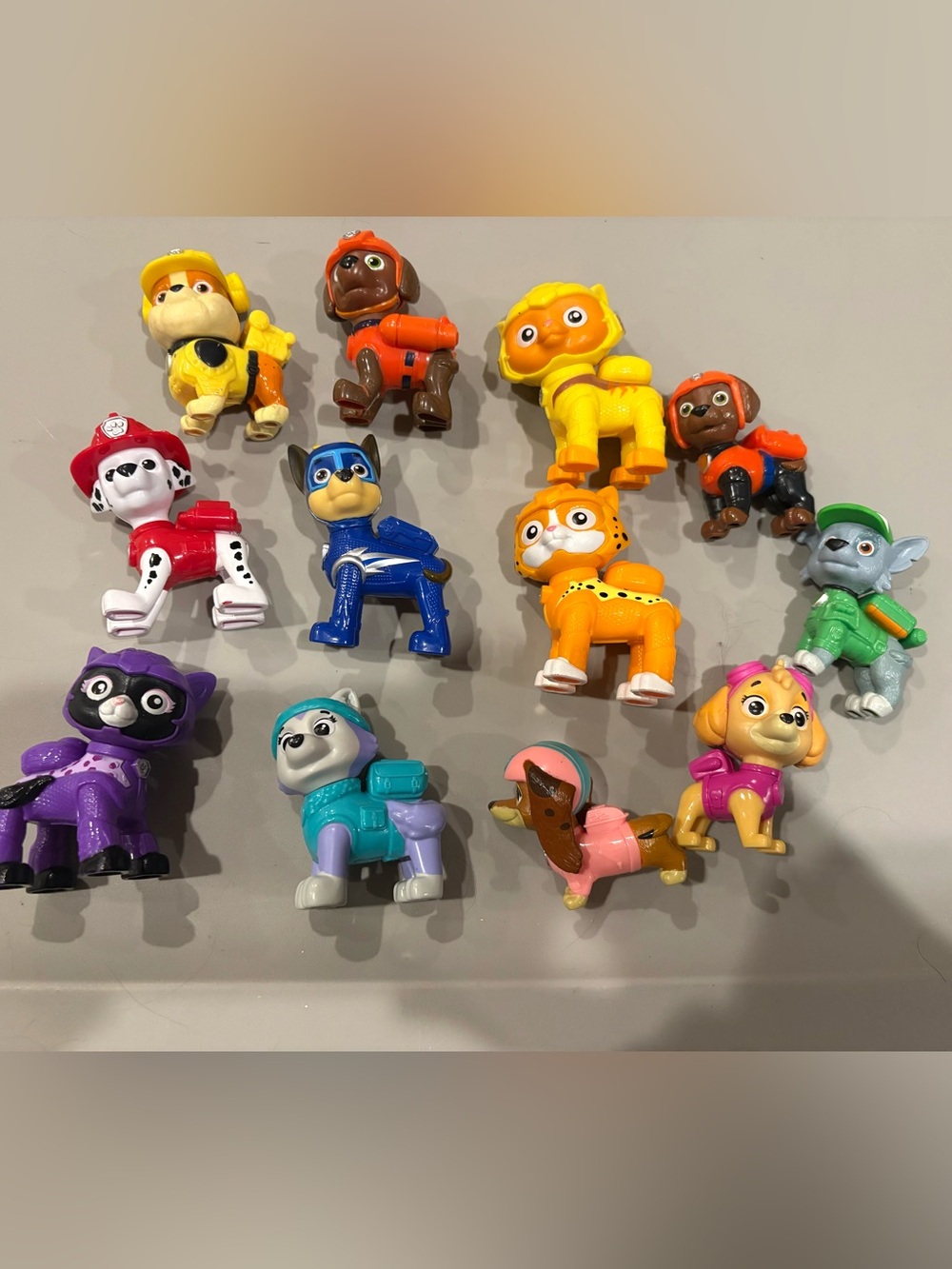 Lot of 12 Paw Patrol Figures, mini